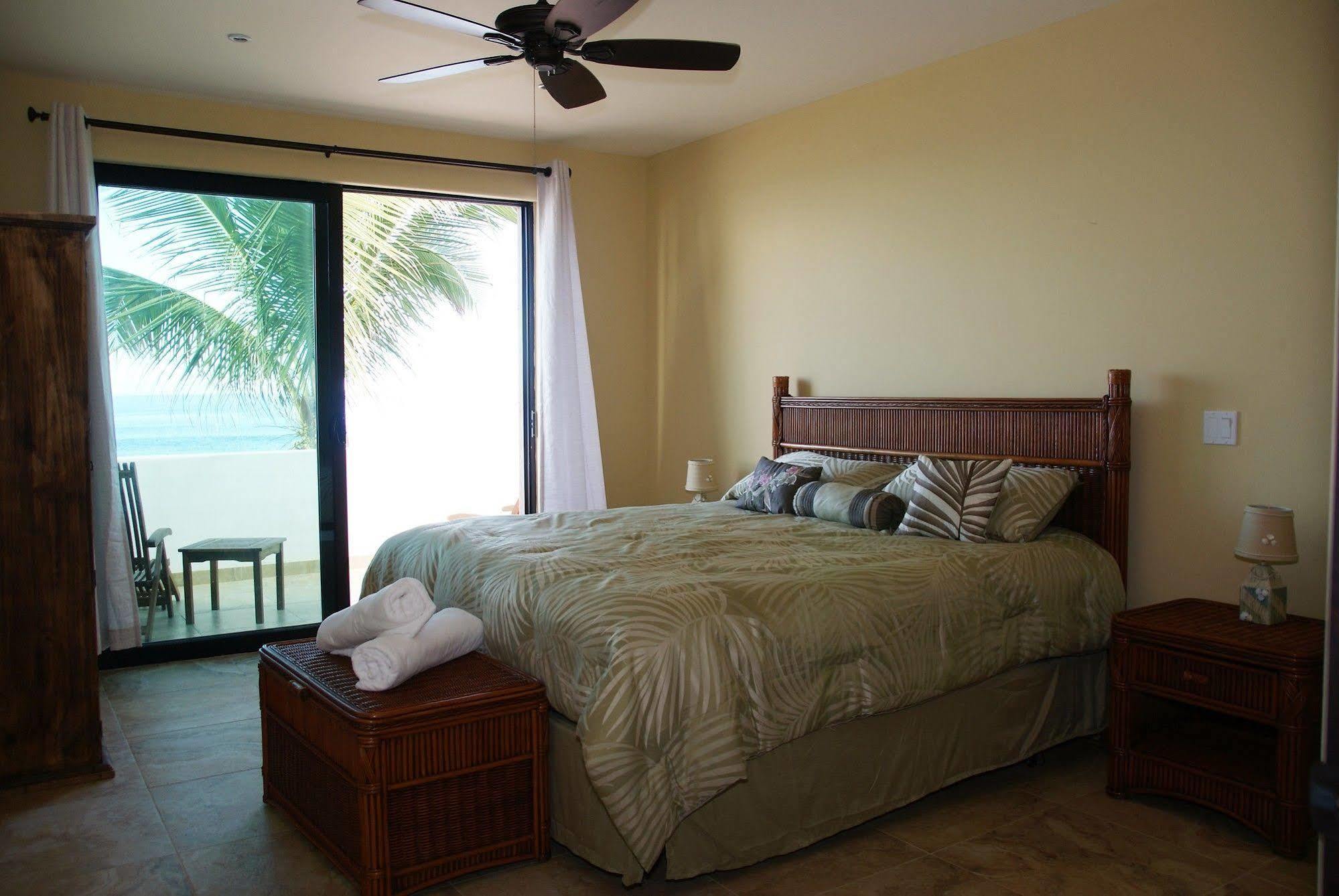 Cerritos 3*