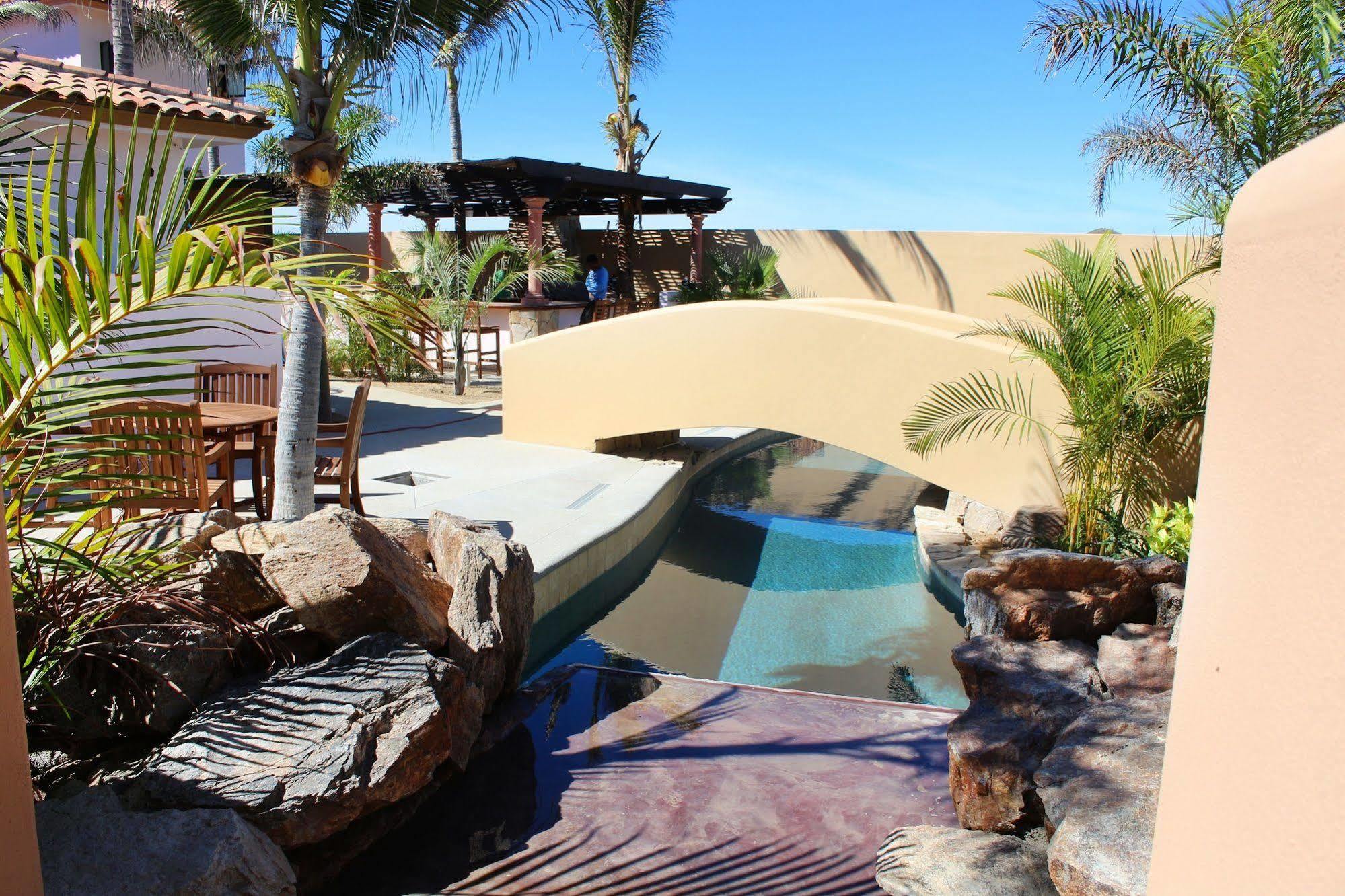 Cerritos 3*